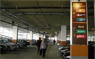 El robatori de maletes, per tamb de cotxes, sovinteja a l'aparcament dels cotxes de lloguer de l'aeroport. <br />